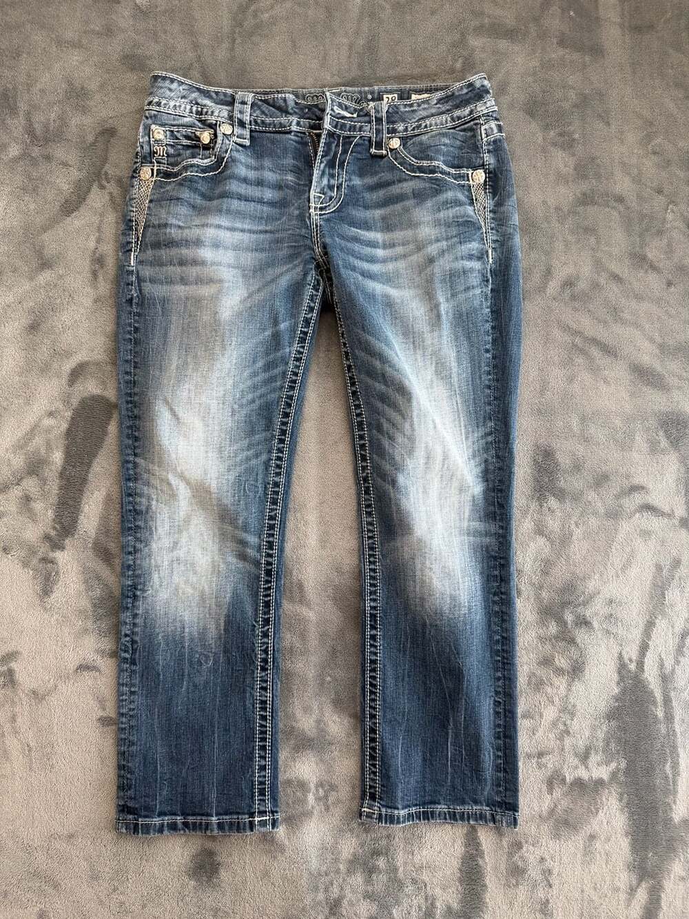 Miss Me Signature Embellished Pocket Distressed Capri Jeans Size 28